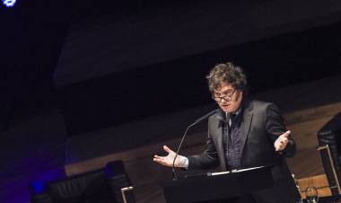 MILEI CONTRA TODOS EN EL CCK Y ESTRELLA DE LA  CUMBRE DE LA DERECHA GLOBAL