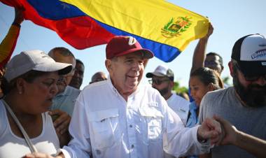 AMENAZADO CON LA DETENCIÓN, GONZÁLEZ URRUTIA LLEGÓ A ESPAÑA PARA RECIBIR ASILO POLÍTICO