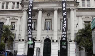 EN SU SEGUNDO DÍA, EL PARO UNIVERSITARIO NACIONAL MOVILIZA AL CONGRESO