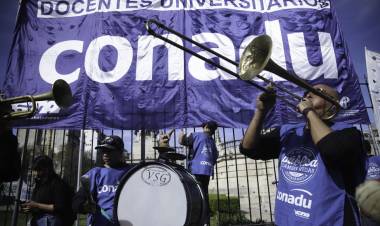 MARCHA UNIVERSITARIA: "ESTAMOS ACÁ PARA DEFENDER EL FUTURO"