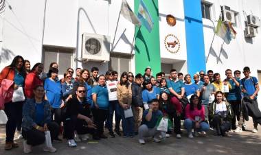 ALUMNOS  DE LA UEGP 143 VIAJARON DESDE SÁENZ PEÑA PARA COMPARTIR Y APRENDER EN LA LEGISLATURA SOBRE LAS LEYES Y LA VIDA EN DEMOCRACIA