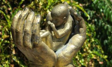 ESCOCIA | ORAR EN CASA PODRÍA SER DELITO SEGÚN NUEVA LEY PROABORTO