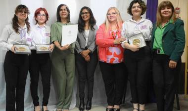 LA LEGISLATURA ACOMPAÑÓ A ESTUDIANTES EN PRESENTACIÓN DE  UN TRADUCTOR DE LENGUA DE SEÑAS CON INTELIGENCIA ARTIFICIAL