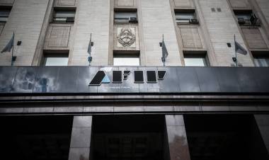 EL "ARCA" DE LOS NEGOCIADOS Y LA MANO DE MACRI