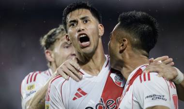 RIVER VOLVIÓ A CONVERTIR DE A TRES PARA SUPERAR A BARRACAS