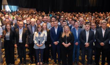 EL GOBERNADOR ZDERO ABRIÓ LA JORNADA DE REGULARIZACIÓN DOMINIAL QUE TIENE POR OBJETIVO GARANTIZAR LOS DERECHOS HABITACIONALES DE LAS FAMILIAS CHAQUEÑAS