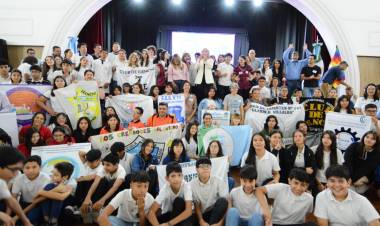 ESTUDIANTES DE 30 CLUBES DE CIENCIA VIVIERON LA EXPERIENCIA DE SER” CIENTÍFICOS POR UN DÍA”