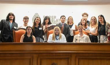 LA PRESIDENTE CARMEN DELGADO CON JÓVENES LÍDERES DE LA ASOCIACIÓN KAIROS GLOBAL