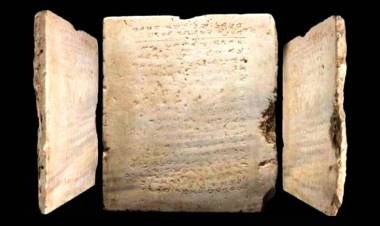 SUBASTADA POR $5 MILLONES LA TABLILLA MÁS ANTIGUA CON LOS DIEZ MANDAMIENTOS