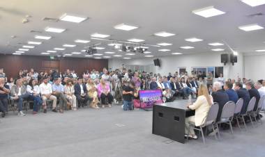 LEGISLADORES ACOMPAÑARON AL GOBERNADOR EN EL ANUNCIO DE UNA NUEVA LICITACIÓN PARA LA FINALIZACIÓN DEL 2º ACUEDUCTO DEL CHACO