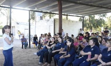 LA VICEGOBERNADORA SCHNEIDER VISITÓ MESÓN DE FIERRO PARA FORTALECER EL VÍNCULO CON LA COMUNIDAD Y RESPONDER A SUS NECESIDADES