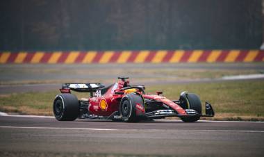 HAMILTON TUVO SU PRIMER ACCIDENTE CON FERRARI