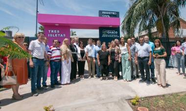 TRES ISLETAS: EL GOBERNADOR ZDERO INAUGURÓ LA REFACCIÓN INTEGRAL DEL REGISTRO CIVIL