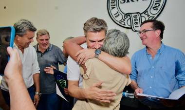 VILLA BERTHET: EL GOBERNADOR ZDERO ENTREGÓ TÍTULOS Y FINANCIAMIENTO DE FONDOS DE LA LEY DE BOSQUES A PRODUCTORES