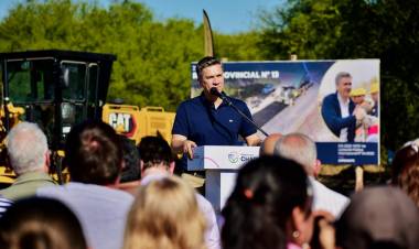 EL GOBERNADOR ZDERO INICIÓ LA PAVIMENTACIÓN DE LA RUTA PROVINCIAL Nº13 QUE CONECTARÁ COTE LAI CON CHARADAI