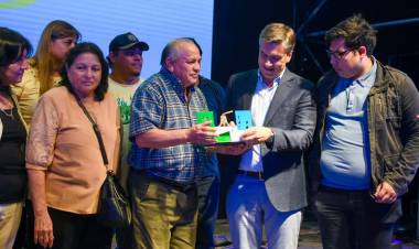 EL GOBERNADOR ZDERO ACOMPAÑÓ EL ANIVERSARIO 90 DE TACO POZO 