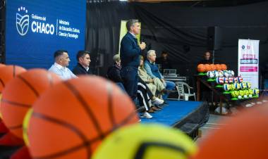 GRAL. SAN MARTÍN: EL GOBERNADOR ZDERO ENTREGÓ EQUIPAMIENTOS DEPORTIVOS A INSTITUCIONES EDUCATIVAS DE LA REGIONAL V
