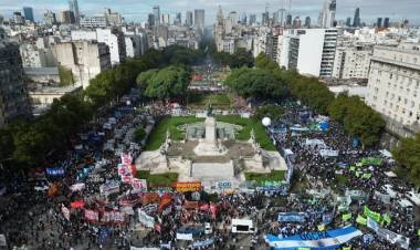 MASIVA MARCHA FRENTE AL CONGRESO, SIN REPRESIÓN Y CON LA CGT