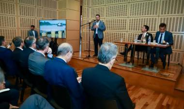 BS. AS: CHACO PRESENTE EN LA MESA DE DIÁLOGO PARA LA PRIVATIZACIÓN DE LA HIDROVÍA