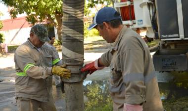 AMBIENTE SANO: SAMEEP REALIZÓ TAREAS DE LIMPIEZA Y MANTENIMIENTO DE CLOACAS EN EL BARRIO BORRINI DE RESISTENCIA