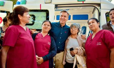 FONTANA: TRAS 7 AÑOS DE ESPERA, EL GOBERNADOR ZDERO ENTREGÓ UNA AMBULANCIA AL HOSPITAL “LUIS FLEITAS”
