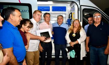 HERMOSO CAMPO: EL GOBIERNO PROVINCIAL REFUERZA SISTEMA SANITARIO CON NUEVA AMBULANCIA PARA EL HOSPITAL
