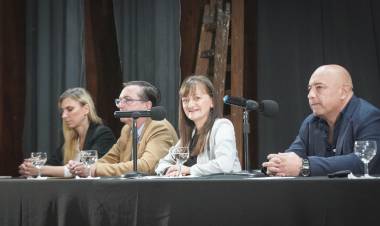 LA VICEGOBERNADORA SCHNEIDER ENCABEZÓ LA APERTURA DEL CURSO “CONSTRUYENDO FORTALEZAS” CON MÁS DE 6000 INSCRIPTOS