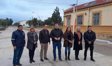 VILLA ÁNGELA: TRABAJO CONJUNTO ENTRE SAMEEP Y VIALIDAD PROVINCIAL PERMITIERON REPAVIMENTAR LA CALLE JUAN B. JUSTO, TRAS REEMPLAZAR UN COLECTOR CLOACAL CLAVE