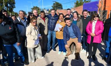 EL GOBERNADOR ZDERO INAUGURÓ HOY CUADRAS DE PAVIMENTO E ILUMINACIÓN EN GENERAL SAN MARTÍN 