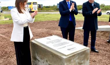 EL GOBERNADOR ZDERO ENCABEZÓ EL 74º ANIVERSARIO DE LA PROVINCIALIZACIÓN DEL CHACO