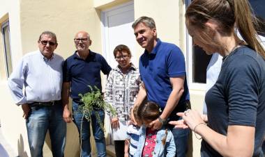 DEL ABANDONO A LA DIGNIDAD: EL GOBERNADOR ZDERO ENTREGÓ VIVIENDAS RECUPERADAS DE LA CORRUPCIÓN EX IAFEP