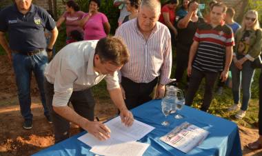 FONTANA: TRAS 15 AÑOS DE PROMESAS Y MENTIRAS, SAMEEP LLEVÓ AGUA POTABLE AL BARRIO EL GUINCHE