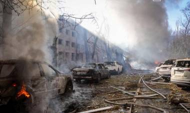 NUEVO ATAQUE AÉREO RUSO A UCRANIA DEJÓ 25 MUERTOS