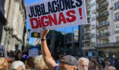 OTRO MIÉRCOLES DE PALOS Y GASES PARA LOS JUBILADOS EN EL CONGRESO