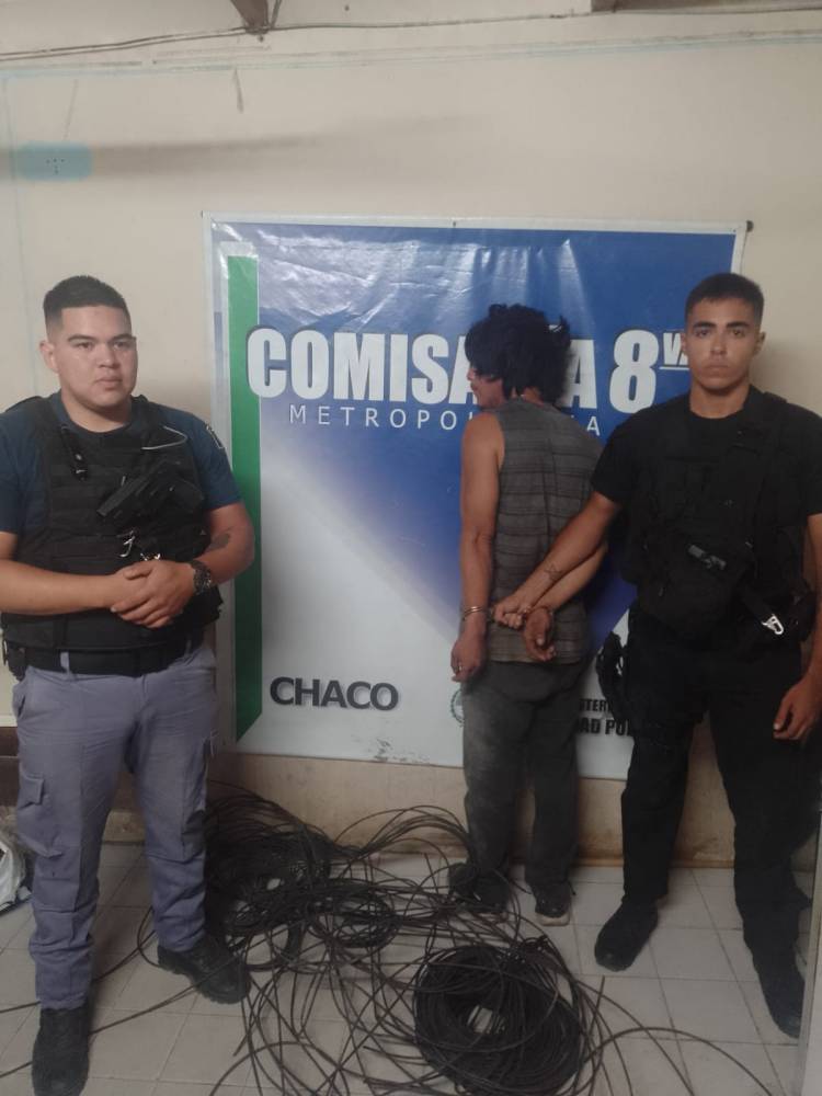 ATRAPADO CON LAS MANOS EN LOS CABLES