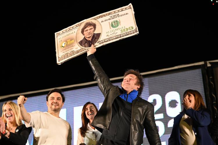 JAVIER MILEI SIGUE PENSANDO EN UNA DOLARIZACIÓN A LA ECUATORIANA