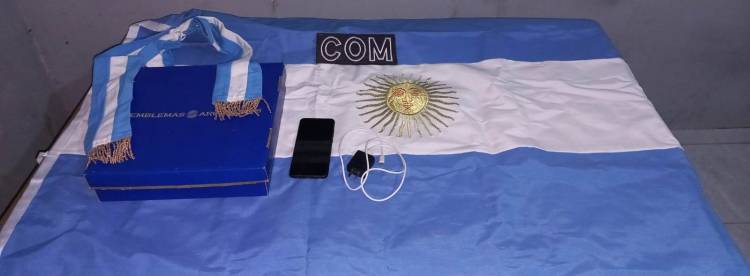 VILLA ANGELA: LA POLICIA LO ATRAPO CON UNA BANDERA DE CEREMONIA