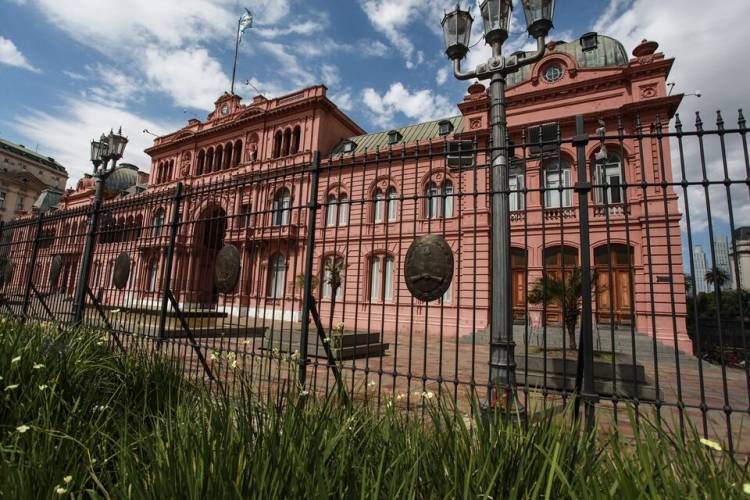 LEY ÓMNIBUS: EL GOBIERNO DESCARGÓ SU FURIA POR LA DERROTA SOBRE LOS GOBERNADORES Y LA OPOSICIÓN LIGHT