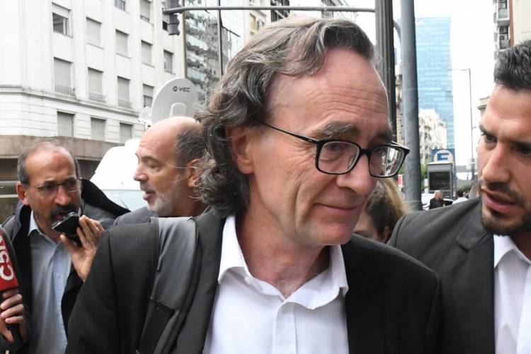 ¿EL FRACASO DE LA LEY ÓMNIBUS SE CARGA A SU PRIMERA VÍCTIMA?