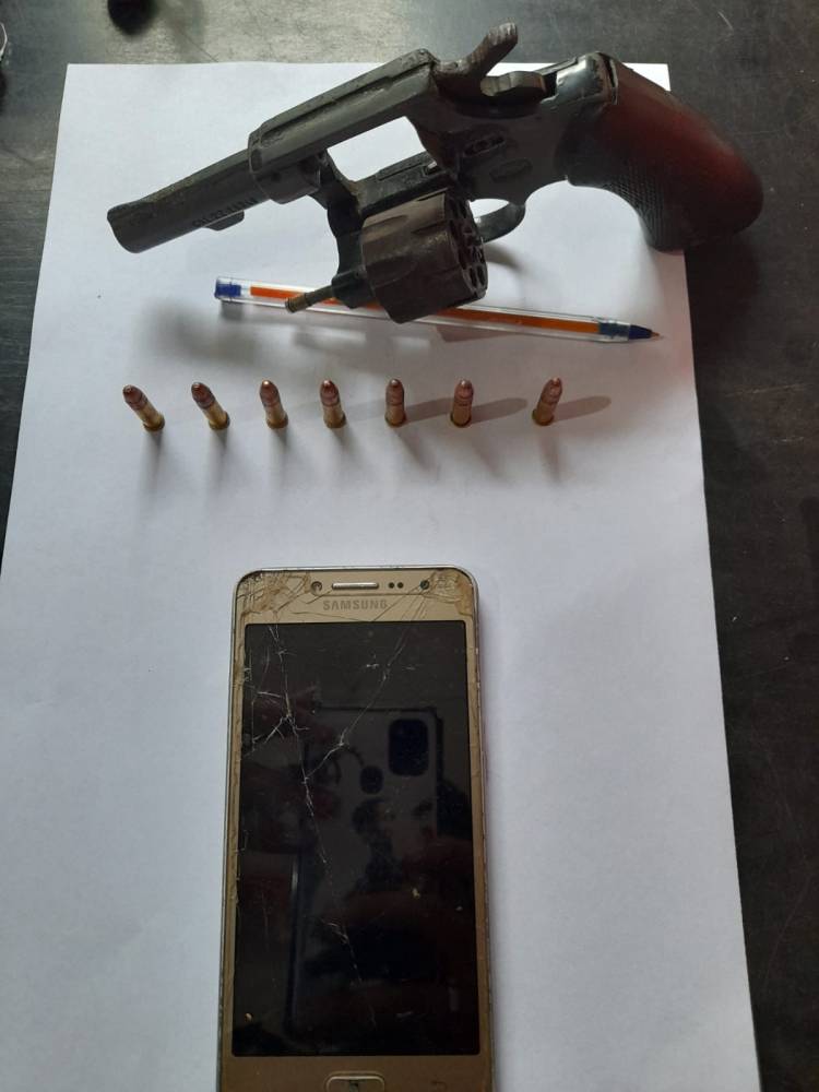 VILLA ÁNGELA: ALLANARON UN PRESUNTO BÚNKER E INCAUTARON MARIHUANA Y UN ARMA DE FUEGO