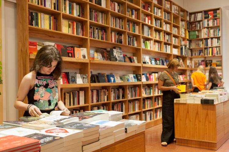 DESPLOME EN LA VENTA DE LIBROS
