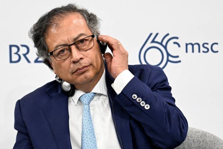 PETRO: "EL MUNDO HABLA DE GUERRA, COLOMBIA HABLA DE PAZ”