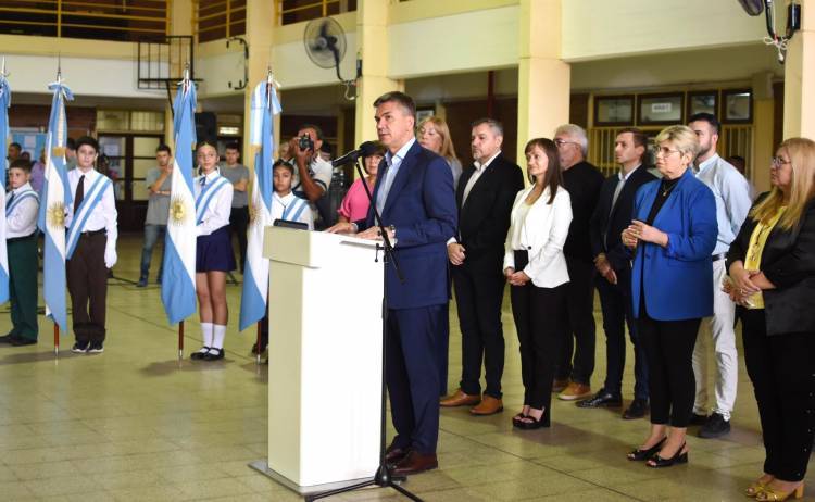 ZDERO ANUNCIÓ ENTREGA DE BANDERAS PARA TODAS LAS ESCUELAS, PARTIDAS DE SOSTENIMIENTO ESCOLAR E INVERSIÓN EN EDIFICIOS ESCOLARES