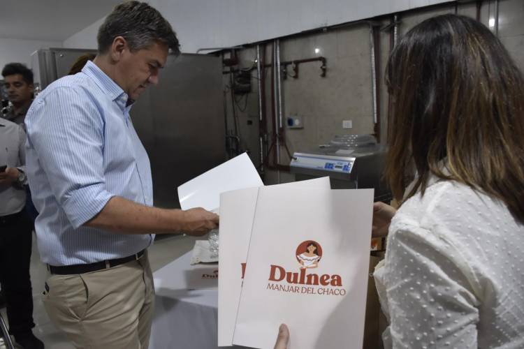 PRIMERA FÁBRICA DE DULCE DE LECHE CHAQUEÑO: EL GOBERNADOR ACOMPAÑÓ EL EMPRENDIMIENTO 