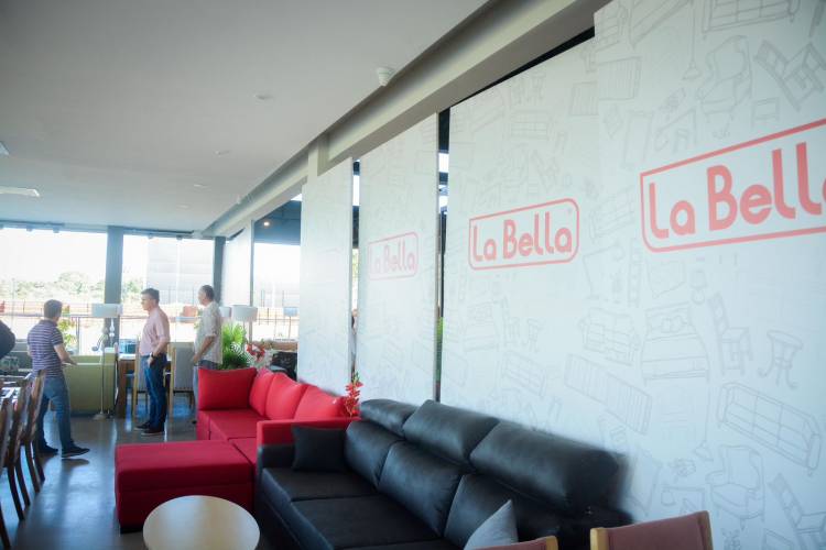 PUERTO TIROL: ZDERO ESTUVO EN LAS INSTALACIONES DE “LA BELLA”, EN EL PARQUE INDUSTRIAL, Y RATIFICÓ EL ACOMPAÑAMIENTO AL EMPRENDIMIENTO FAMILIAR 