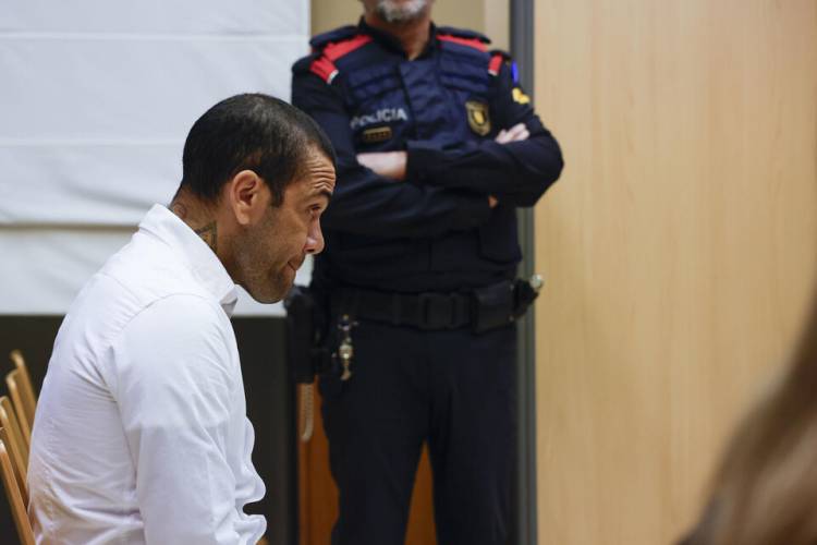 DANI ALVES QUEDARÁ EN LIBERTAD PROVISIONAL TRAS PAGAR UNA FIANZA DE UN MILLÓN DE EUROS