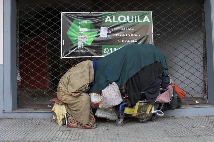 CRECIÓ LA CANTIDAD DE POBRES A FINES DE 2023 PERO SOBRE TODO LA DE INDIGENTES