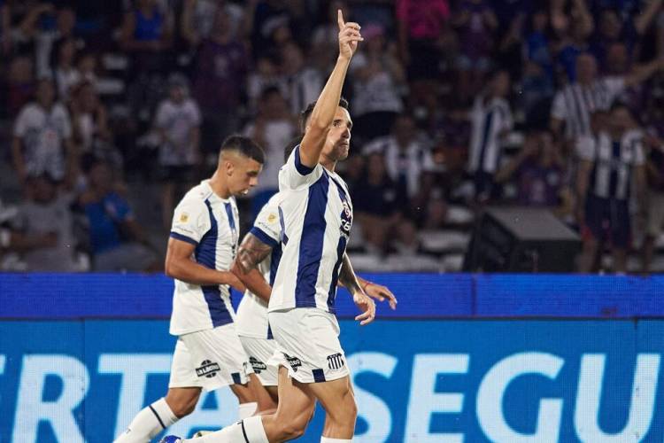 COPA DE LA LIGA: TALLERES SUPERÓ A VÉLEZ SARSFIELD Y ES ESCOLTA