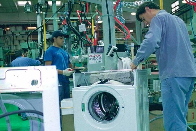 MABE ECHÓ A 200 EMPLEADOS EN LUQUE, EL PUEBLO CORDOBÉS DONDE MILEI GANÓ CON EL 82? LOS VOTOS