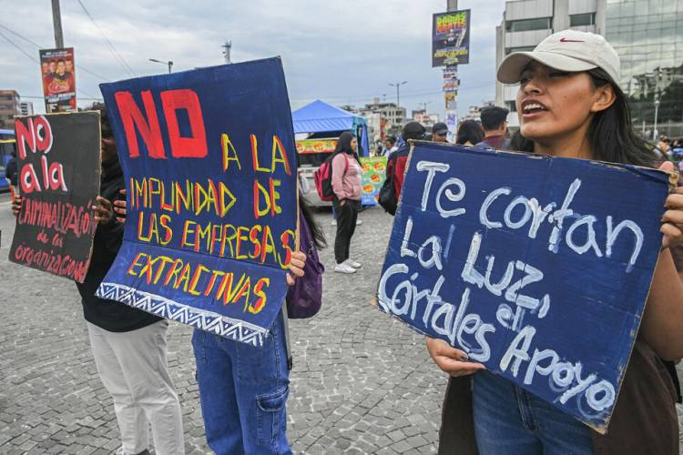 ECUADOR SE QUEDÓ SIN ELECTRICIDAD